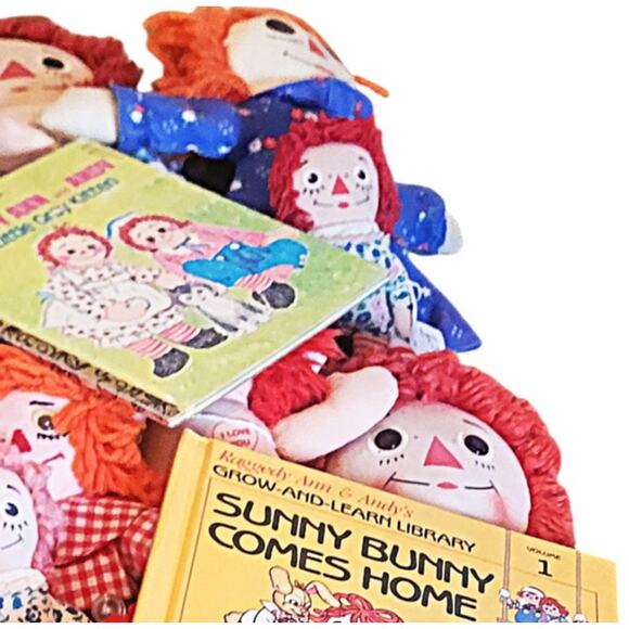14 Vintage Raggedy Ann & Andy Dolls Plus 2 Books About Them Box Lot - Picture 15 of 15